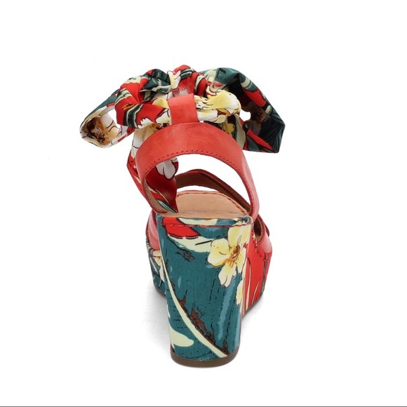 NEW Born Salton Sandals in Red sz 9 - Picture 3 of 14